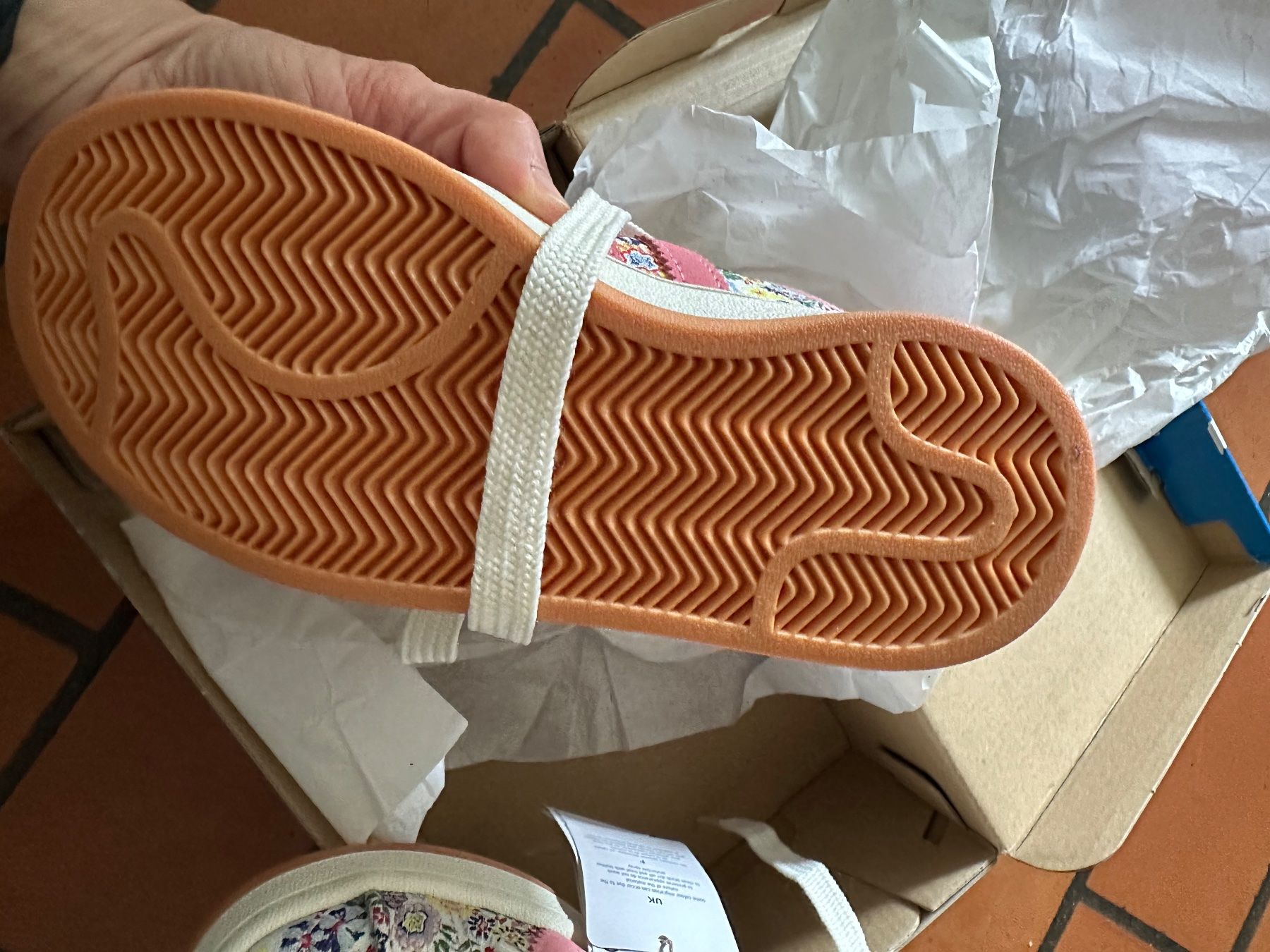 Adidas Scarpe da uomo: Adidas x Liberty Trainers size 31.5 – Nuovo e nell'imballaggio originale da Zürich venduto da dgo_5jrj 3