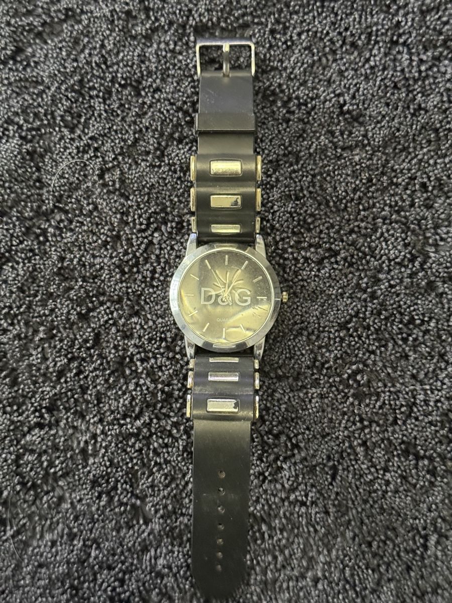 Dolce & Gabbana Uhren: Dolce&Gabbana Uhr Schwarz/Silber – Gebraucht aus Oberentfelden von rarea 4