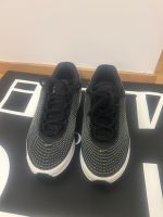 Neuwertige Nike Sneaker Air Max G. 3x angehabt