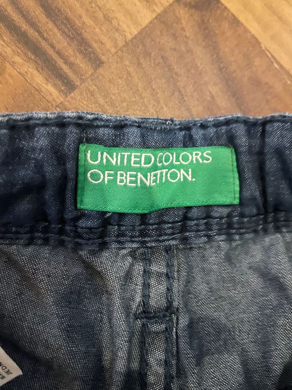 Benetton Pantaloni: Leichte Shorts von Benetton Grösse 110 – Usato da Goldswil venduto da Fisel 2