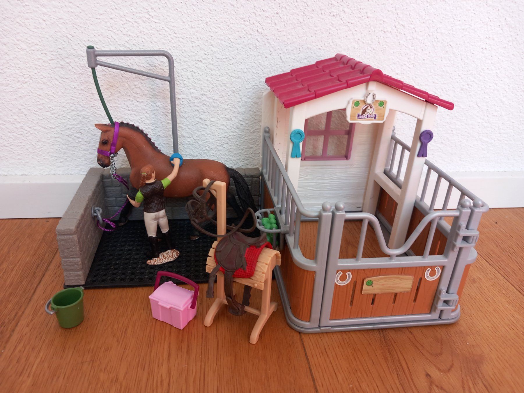 Schleich Spielzeuge: SCHLEICH Pferdebox (kleiner Stall) – Gebraucht aus Unterengstringen von Nincraft