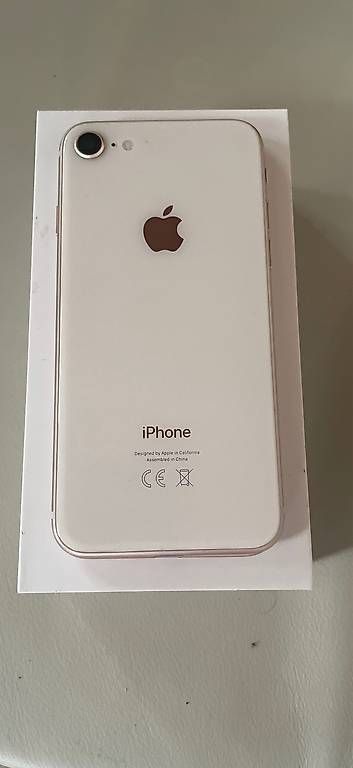 Handys / Smartphones: Iphone 8 neuwerig, Akku 99% – Gebraucht aus Riggisberg von Stoff01 1