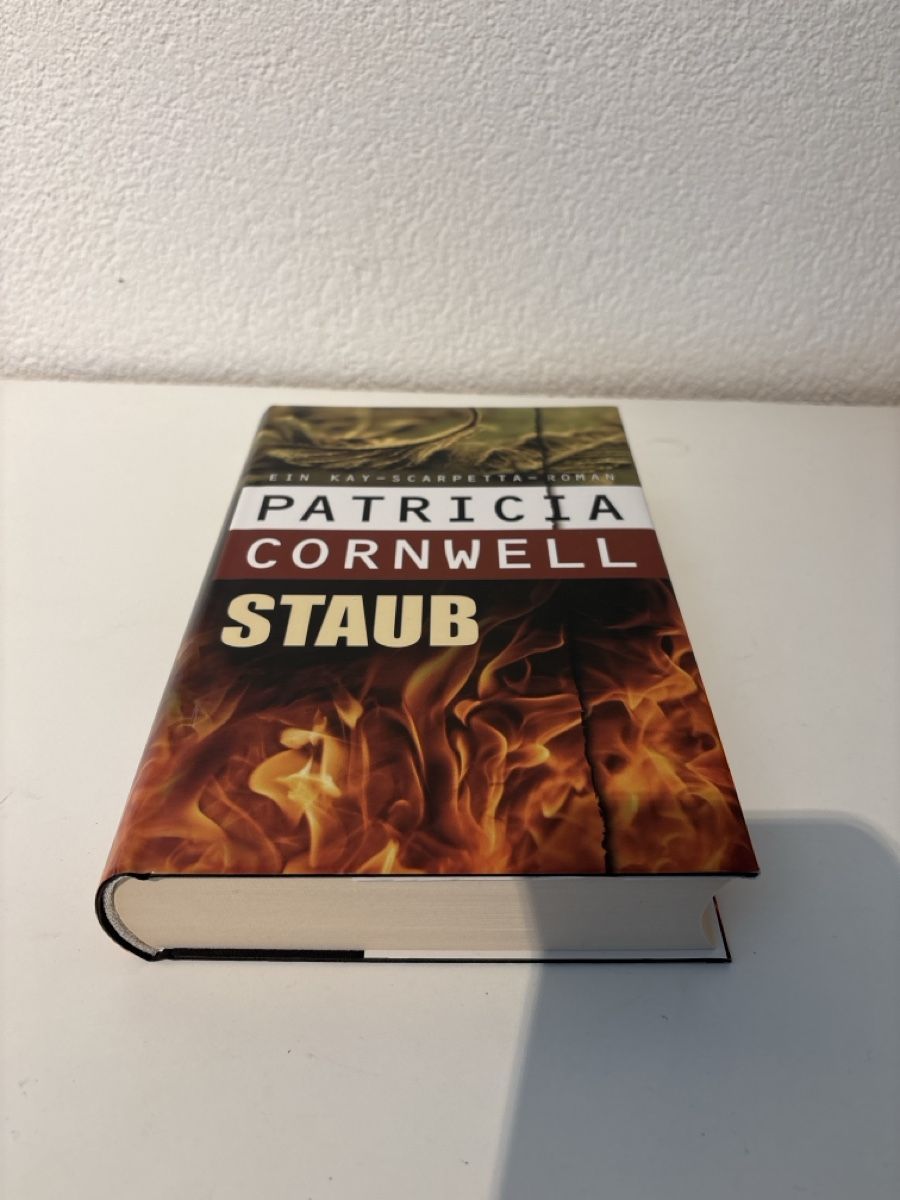 Libri: Patricia Cornwell - Staub, neuwertig – Nuovo (secondo la descrizione) da Adliswil venduto da ninotschka7 4