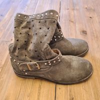 Coole Wildlederstiefel mit Nieten, Grösse 39, Top Zustand!