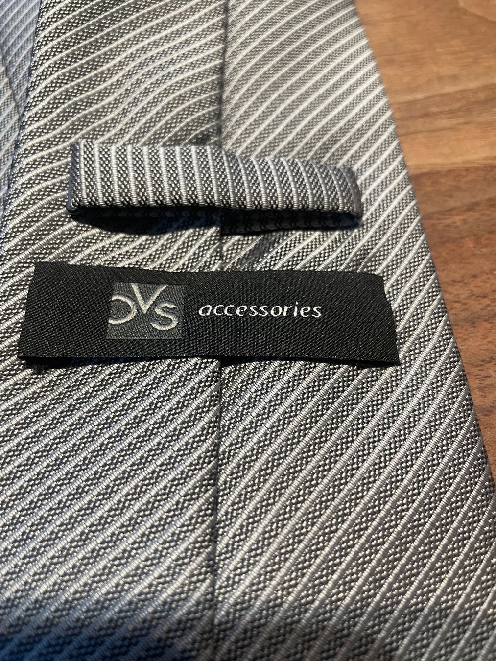 Krawatten: Elegante, graue Herren Krawatte von DVS accessories – Gebraucht aus Wiggen von cha_p9np 1
