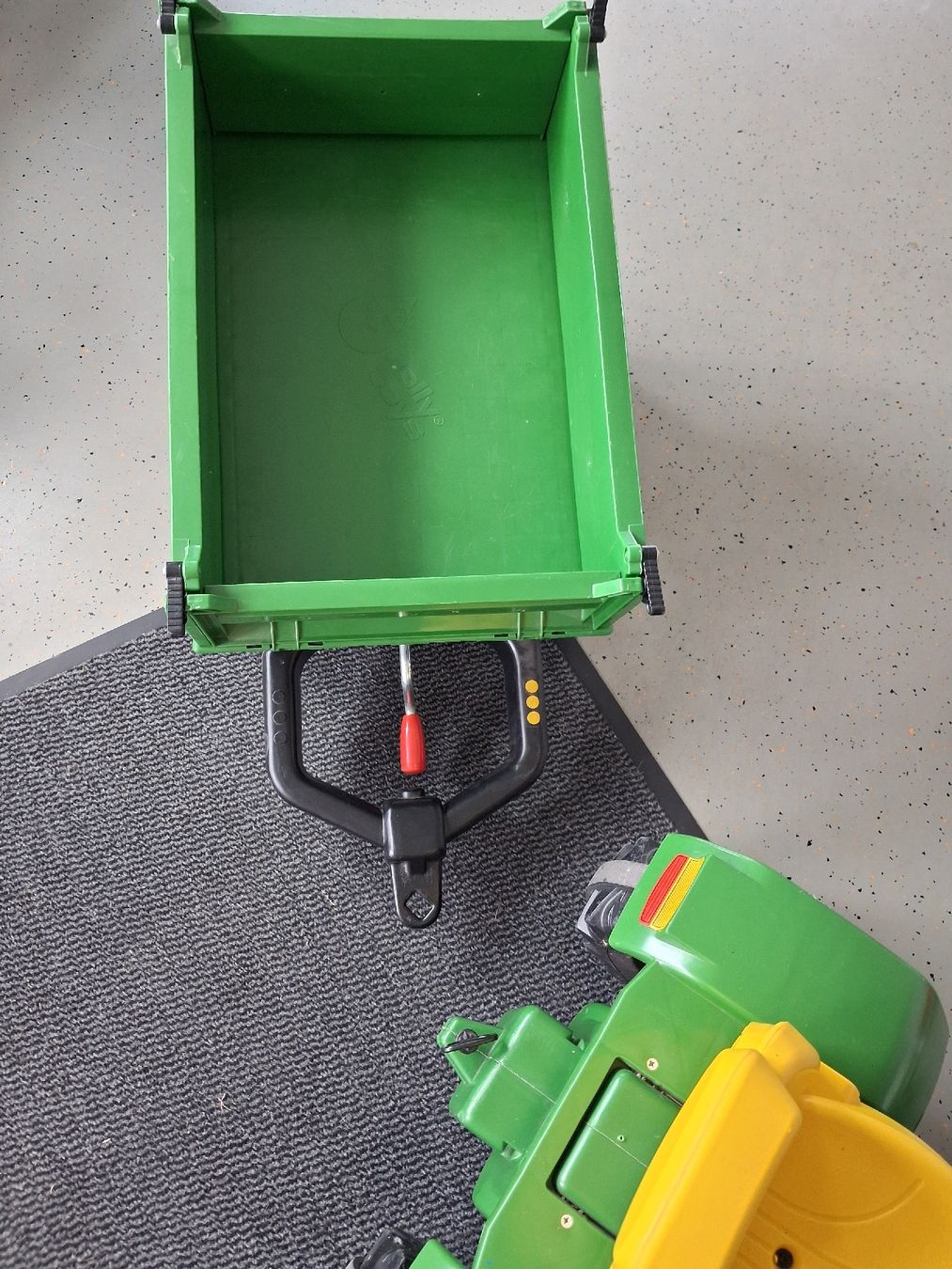 John Deere Trattori: Kindertraktor mit Anhänger John Deere – Usato da Roggliswil venduto da buechi82 1