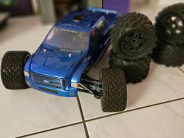 E-Revo Brushless 1:8 inkl diversem Zubehör.
