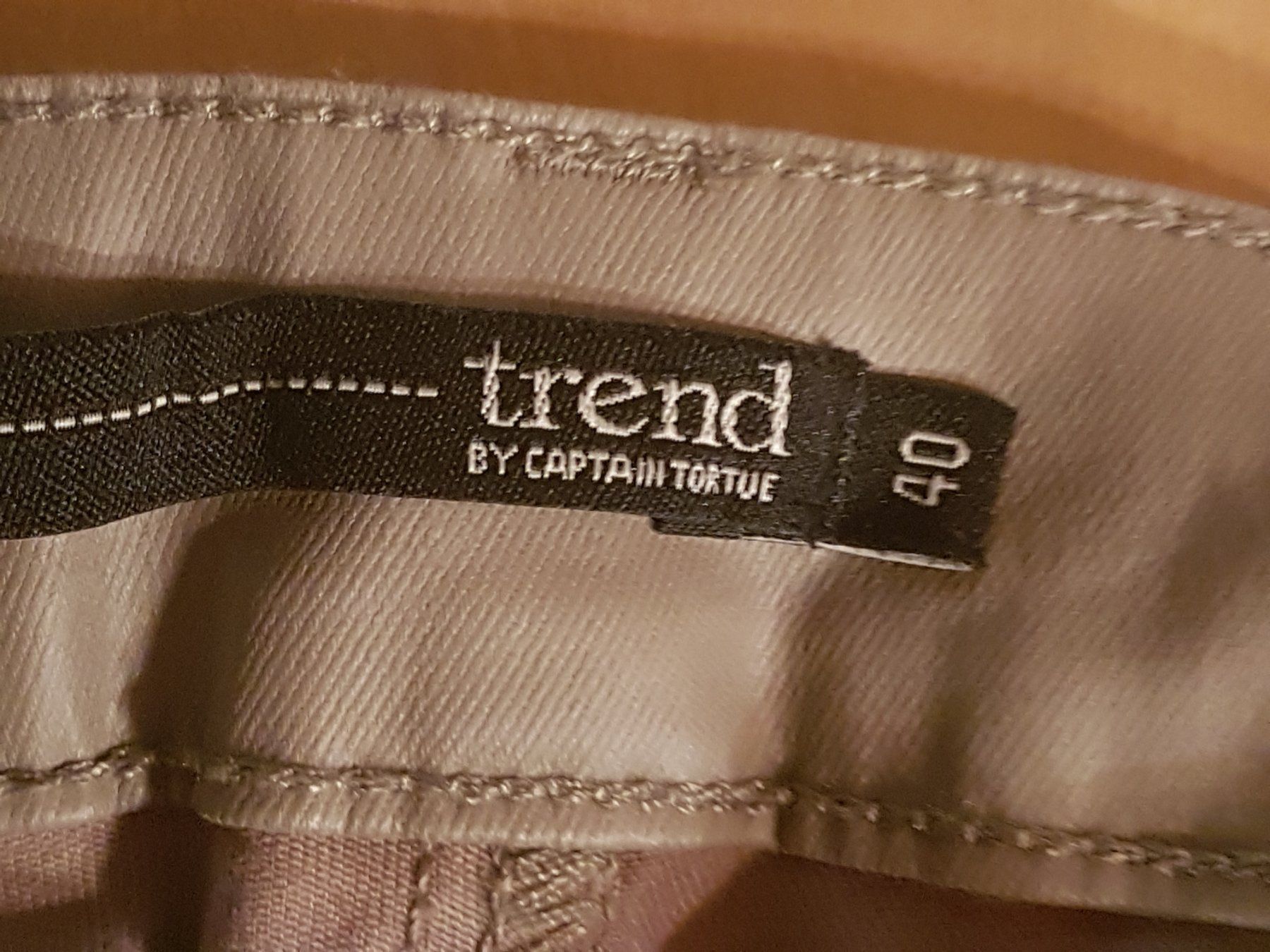Pantaloni: Pantalon aspect cuir taille 40 marque Trend – Usato da Villiers venduto da san_jn5w 3