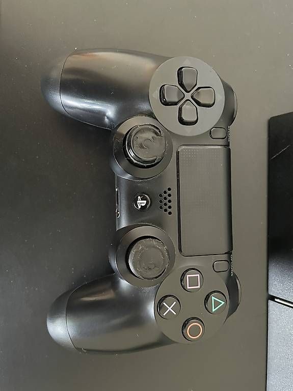 Console: PS4 Slim inkl. 3 Games & 2 Controller – Usato da Luzern venduto da -drums- 4