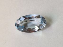 1 blauer Tipas facettiert oval, 17.24 Karat, m. Gutachten 