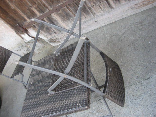 Set di tavolo e panche: Gartentisch mit 2 Stühlen abgenutzt – Usato da Winterthur venduto da pf02 6