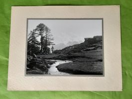 Fotografie Berglandschaft mit Signaturen