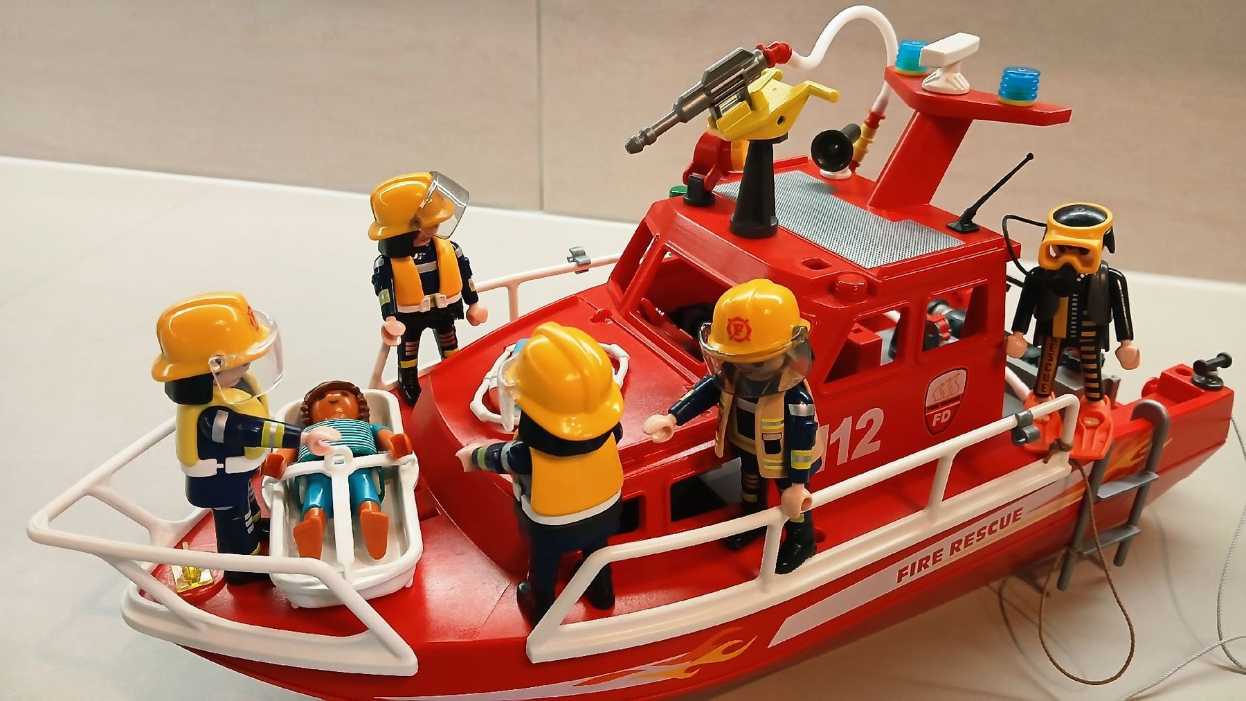 Playmobil Giocattoli: Playmobil bateau de secours pompier – Usato da Romainmôtier venduto da PanPan 8