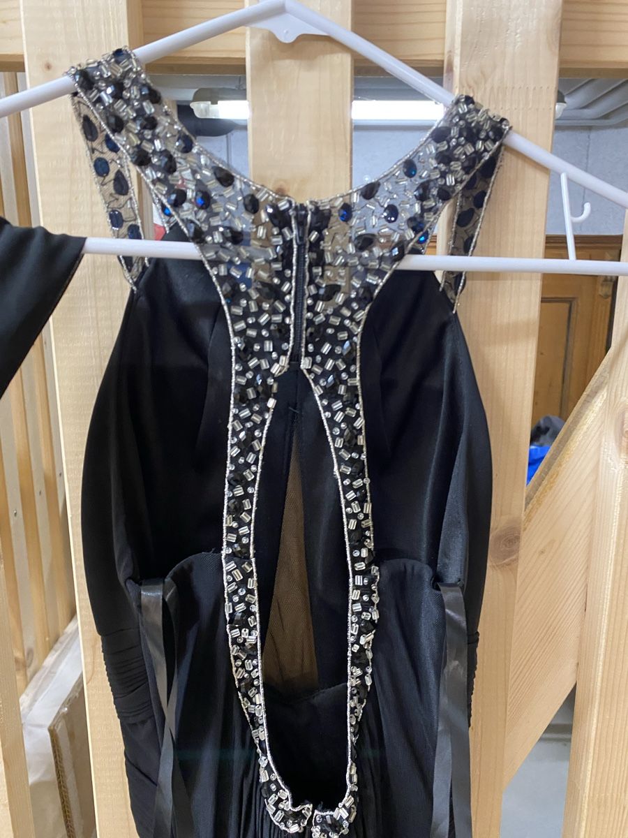 Vestiti: Black formal dress with sequence details – Nuovo (secondo la descrizione) da Belp venduto da jan_6yvx 3