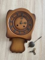 Mechanische Wanduhr aus Holz mit Gong