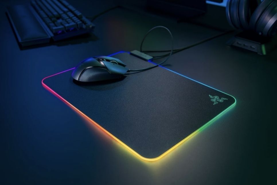 Razer Tappetini per mouse: Razer Firefly v2 Gaming Mauspad/Mausmatte – Usato da St. Gallen venduto da MyStexo 2