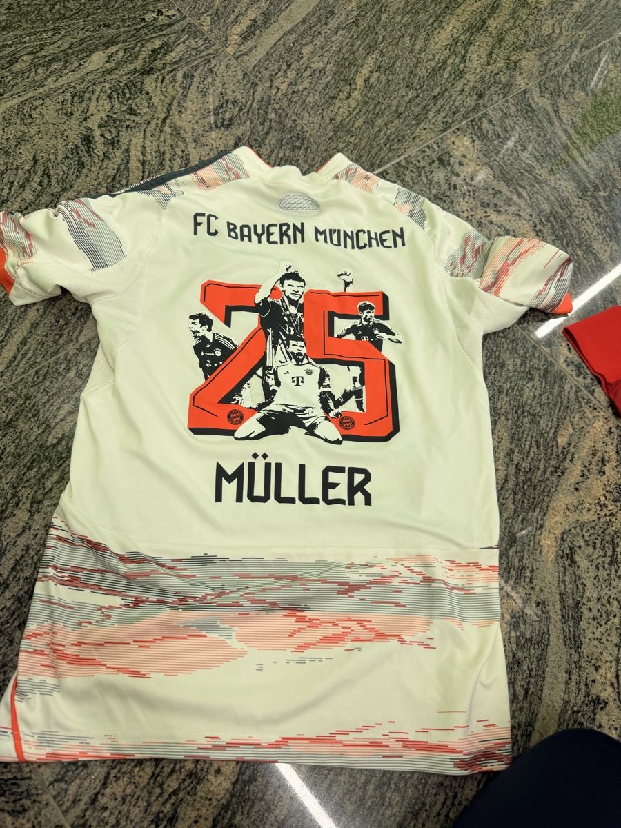 Bayern München Leibchen & Hosen: Fc Bayern Trikot - 5 Stuck – Gebraucht aus Zürich von bri_s9j9 1