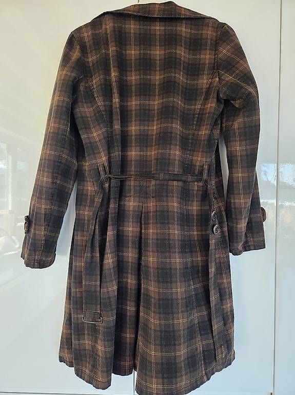 Max Mara Cappotti: Trenchcoat von Max Mara – Usato da Richterswil venduto da Cputoaster 1