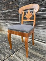 Stuhl Nussbaum Sitz grau guter Zustand