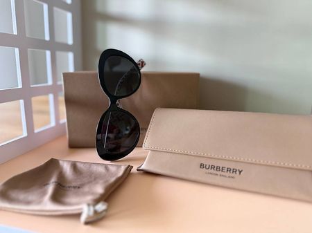 Burberry Sonnenbrille Original Neu