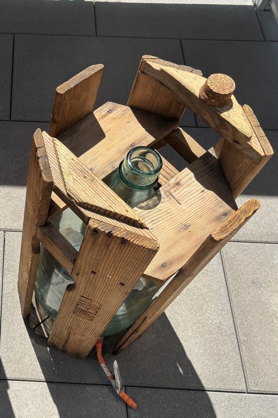Accessoires: Standflasche im Holzgebinde (2) – D'occasion à Dagmersellen par bumbel 2
