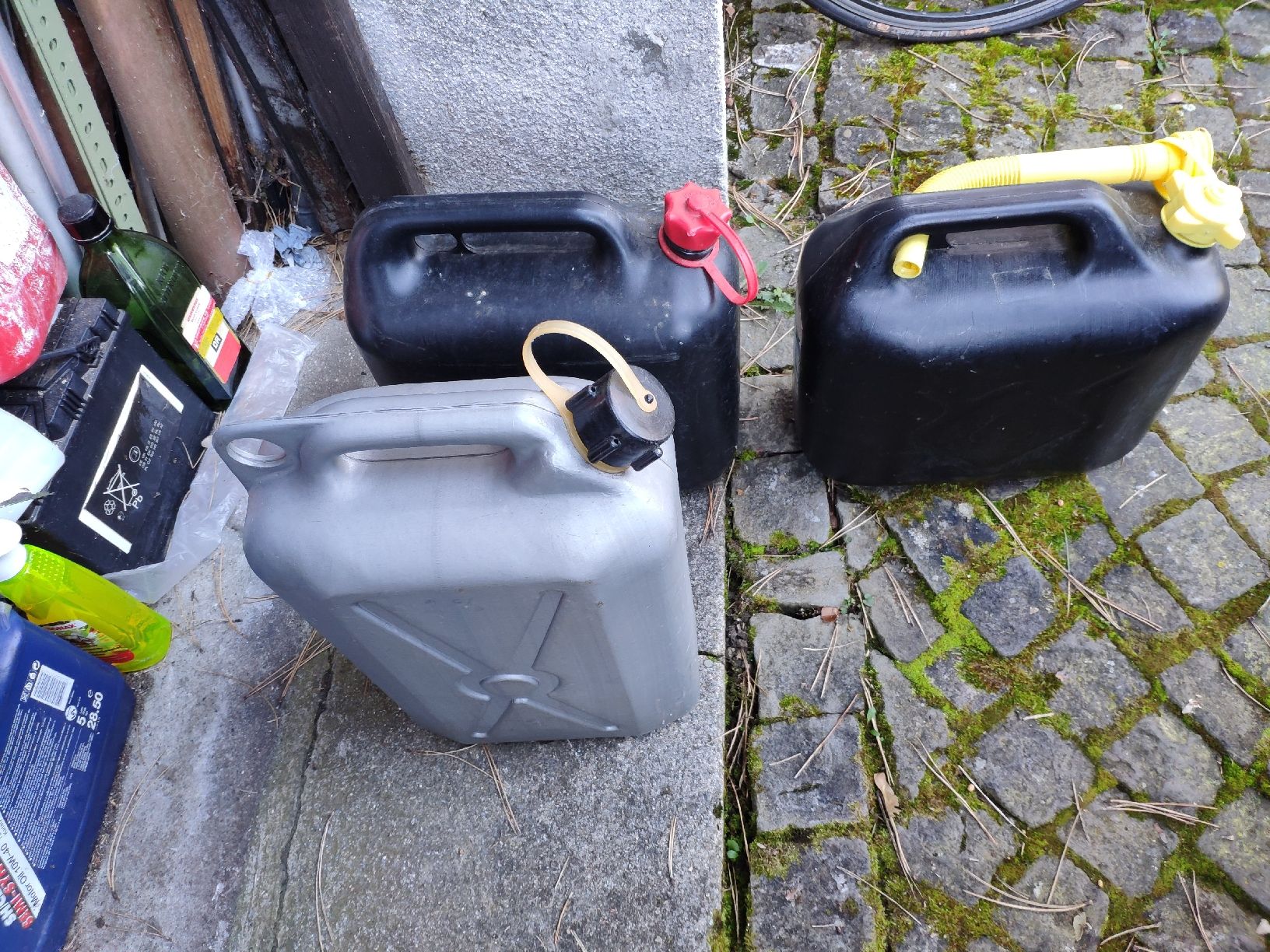 Bidons d’essence: 3 jerrycan de 10 litres – D'occasion à Lausanne par Jdelta 1