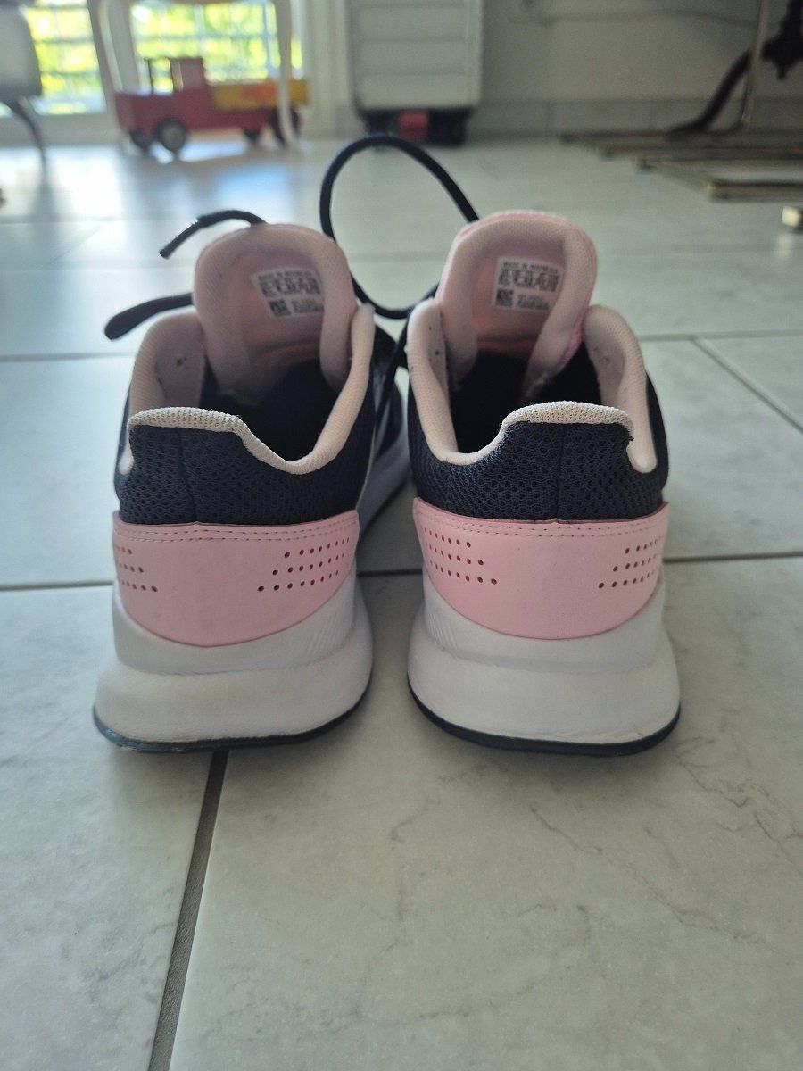 Adidas Chaussures femmes: Adidas Turnschuhe, Grösse 42 dunkelblau – D'occasion à Thun par Sheepli 2