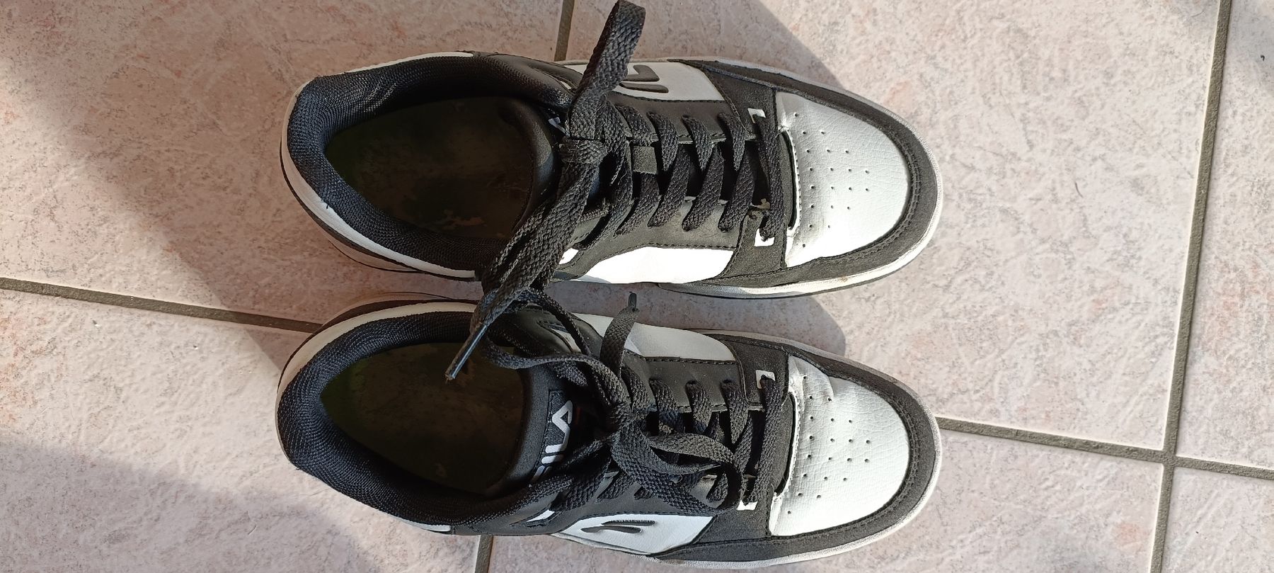 Fila Scarpe da uomo: FILA Sneaker schwarz und weiss Gr. 39 – Usato da Porza venduto da tbch 3