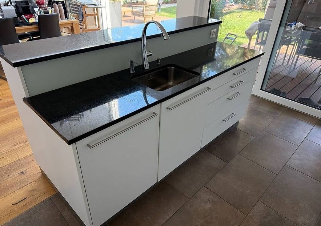 V-Zug Cucine complete: Moderne Schweizer Einbauküche mit hochwertigen Geräten  – Usato da Zunzgen venduto da Fleksi 2