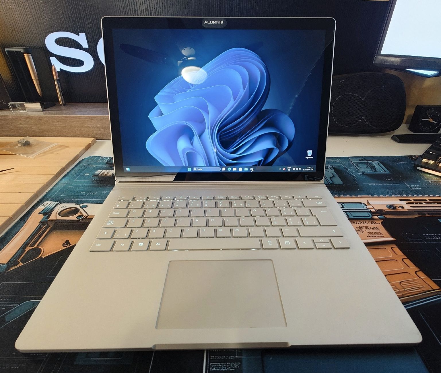 Microsoft Notebook: Microsoft Surface Book | i5 | 8GB | 256GB SSD  | Win 11 Pro – Usato da Ennetmoos venduto da Faders