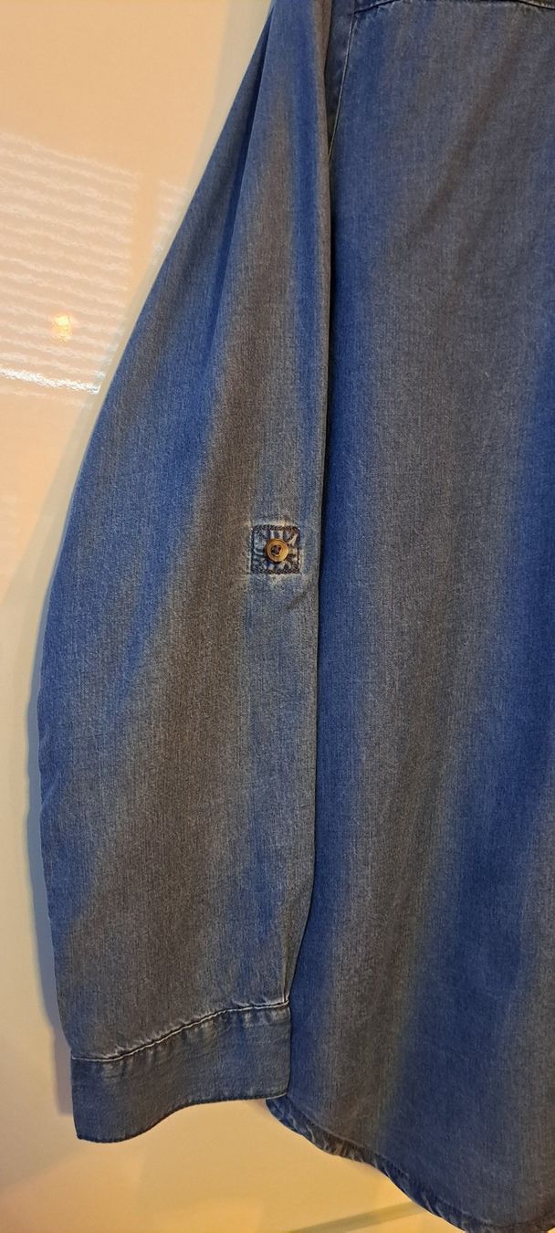 Blusen: Belle chemise en jean – Neu (gemäss Beschreibung) aus Le Mont-sur-Lausanne von olatiu 4