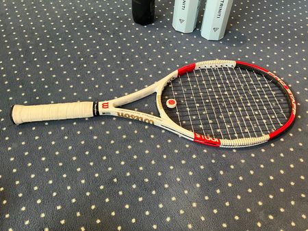 Tennisschläger Wilson Pro Staff 100LS und Bälle