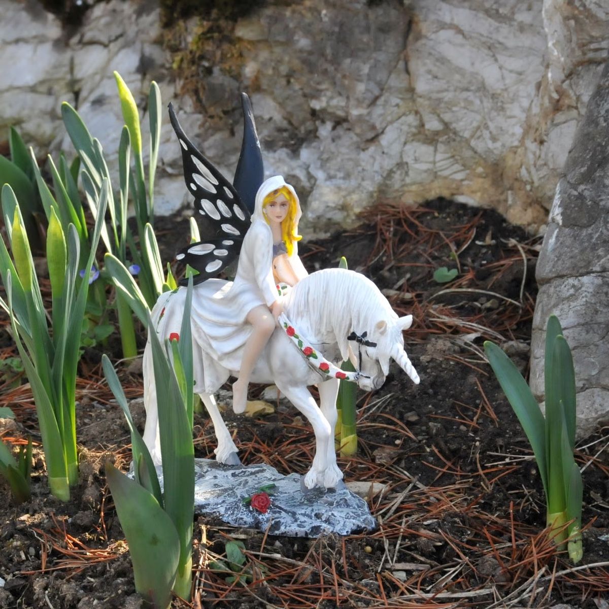 Statuette: Dunkle Fee auf weissem Einhorn – Nuovo e nell'imballaggio originale da Menzingen venduto da fairy123 4