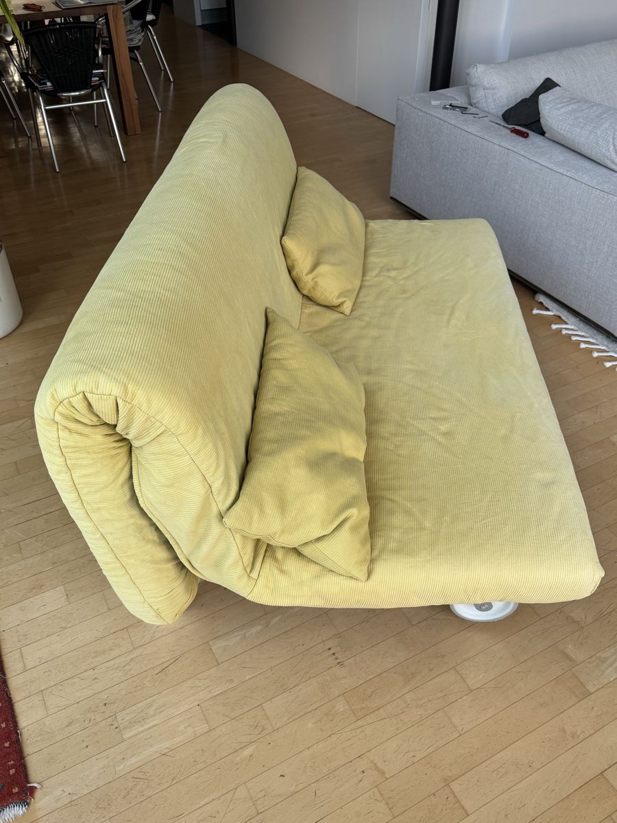 Ikea Divani: Ikea Schlafsofa PS hellgelb mit Kissen/Rollen  – Usato da St. Niklausen LU venduto da dan_y9ck 2