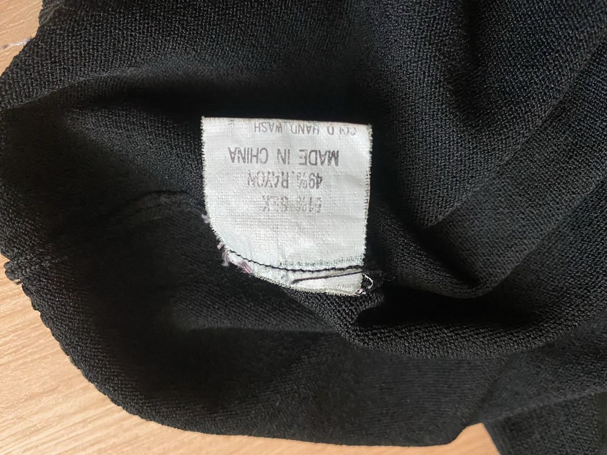 Pullover & Sweatshirts: Schwarzes Shirt, Gr. S, mit Seide, Top! – Gebraucht aus Stäfa von Jana78 3