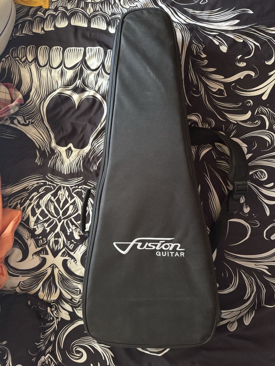 Musikinstrumente: Fusion Gitarre. – Neu (gemäss Beschreibung) aus Huttwil von Nedja0 1