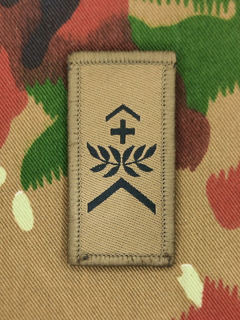 Schweizer Armee Plaketten & Abzeichen: Gradabzeichen Wachtmeister, Variante 3 – Gebraucht aus Bauma von SwissMilitaria