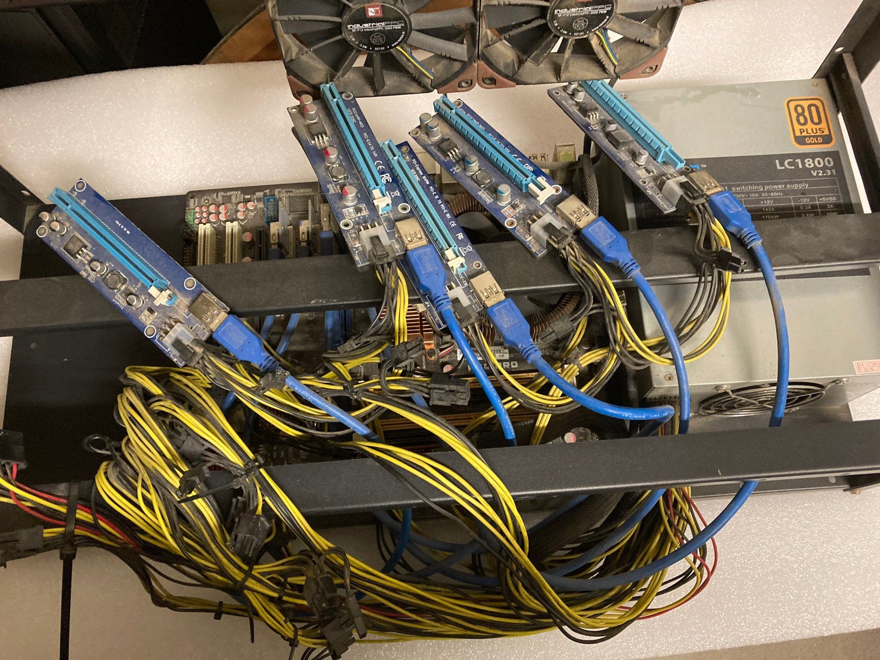 Coin Miner: Mining Rig mit 1800W Netzteil und Mainboard, CPU, Riser – Gebraucht aus Wettingen von Schabernack_sam 5