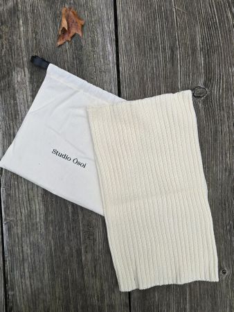 Studio OSOI Schal aus Merinowolle, neuwertig