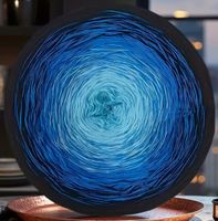 300 g blau-schwarzes Farbverlauf-Baumwollgarn