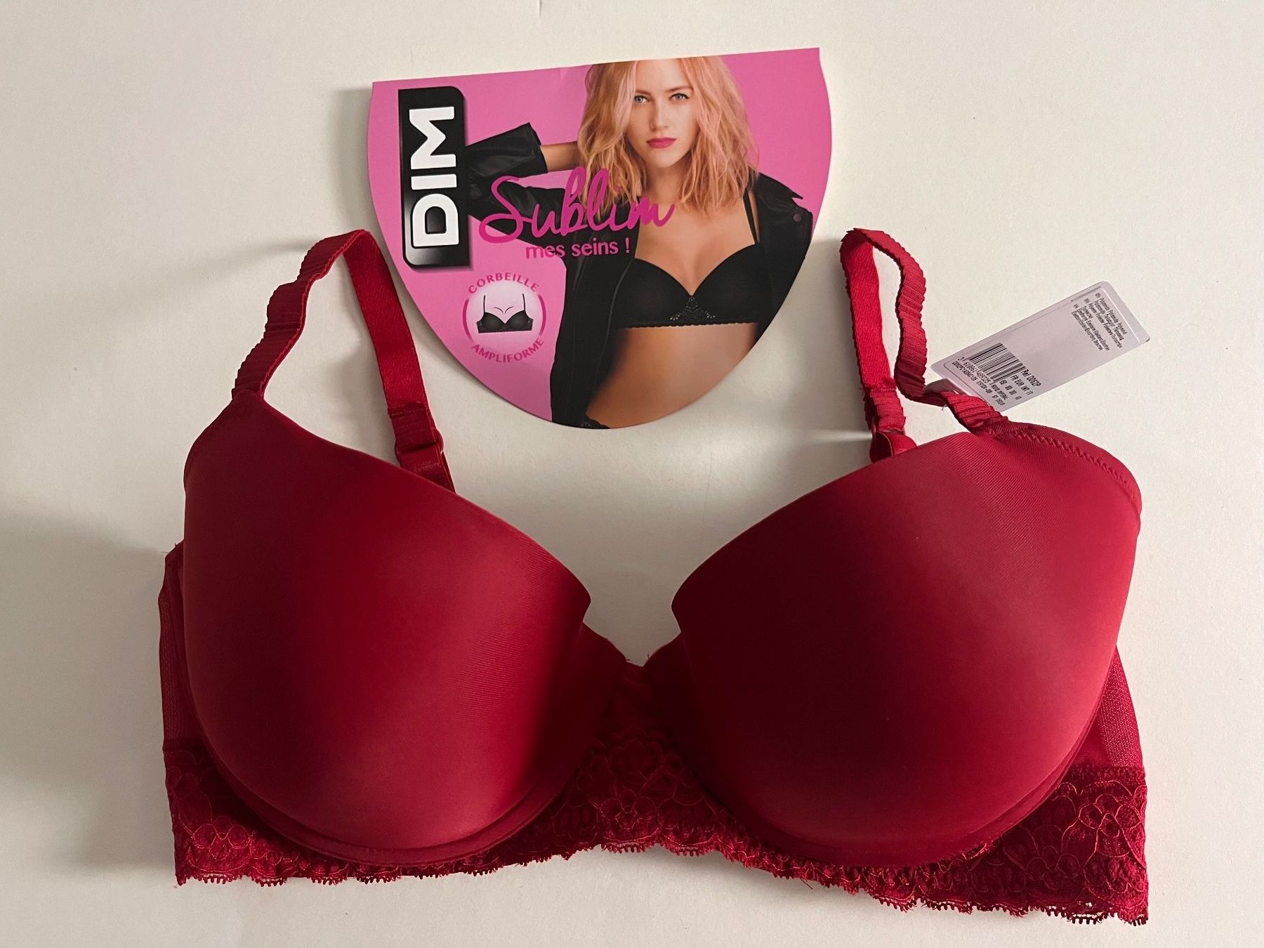 Dim Altra biancheria intima: DIM, Schalen-BH SUMBLIM, Grösse 80D, Farbe Rot – Nuovo e nell'imballaggio originale da Rudolfstetten venduto da gst_g7xl 7