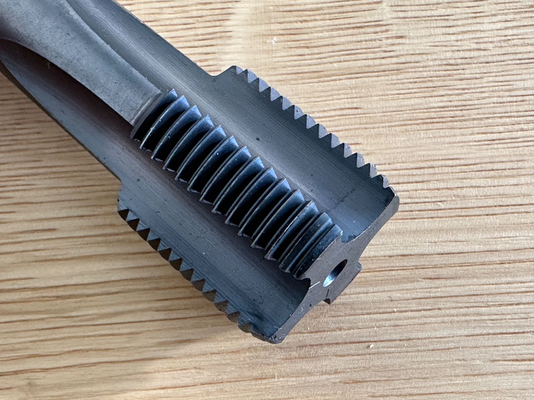 Alle Werkzeuge: Gewindebohrer 1 1/16"-12 UN gebraucht #6.2.8 – Gebraucht aus Kestenholz von hstech.ch 1