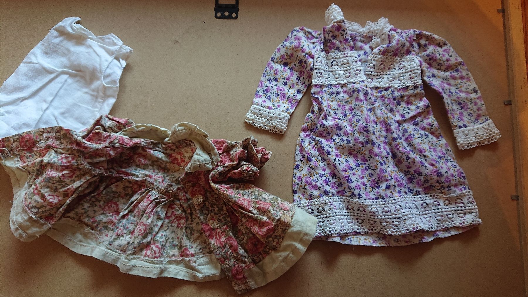 Puppen: Alte Puppenkleider – Gebraucht aus Chur von FreakofRarity