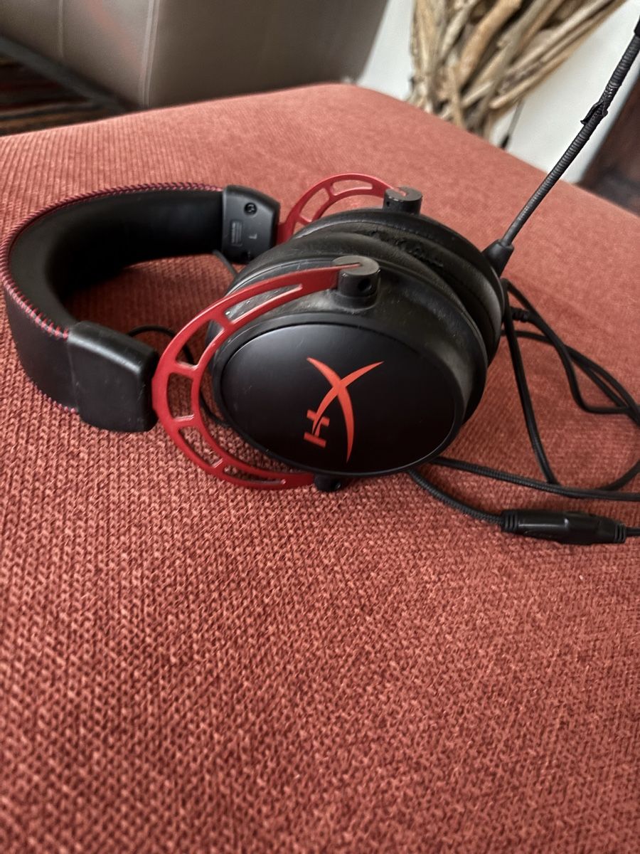Hyperx Cuffie: Casque Hyperx noir et rouge  – Usato da Blonay venduto da Ollorvi