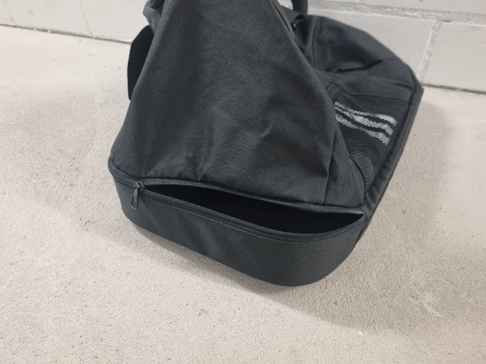Adidas Borse: Adidas Sporttasche – Nuovo (secondo la descrizione) da Bülach venduto da Shyro2000 2