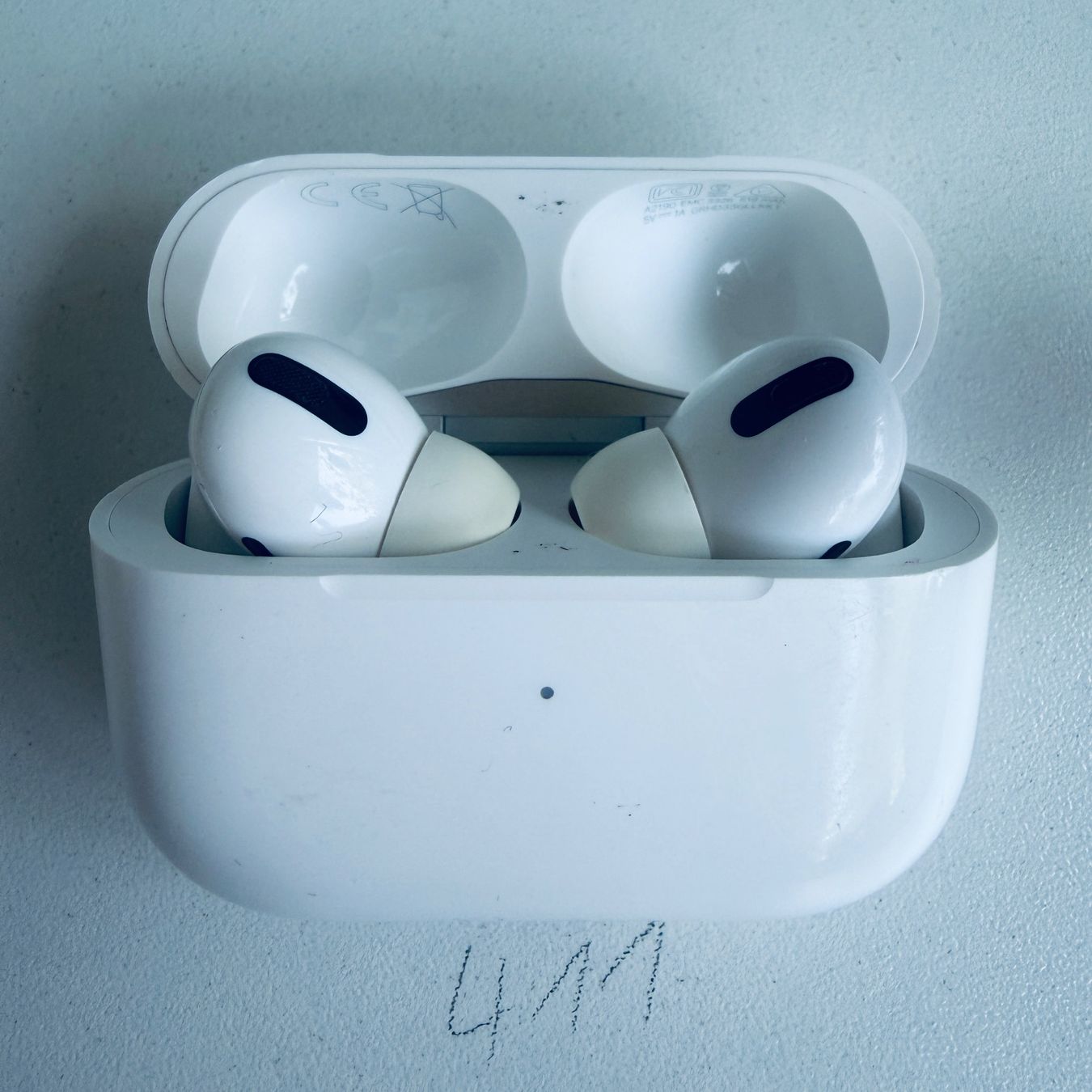 Apple Cuffie: Original Apple AirPods Pro 1 Gen. mit Wireless Ladecase – Usato da Basel venduto da MY.AIRPODS.SHOP