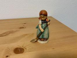 Hummel Figur Mädchen mit Besen, Vintage, Top Zustand! (52)