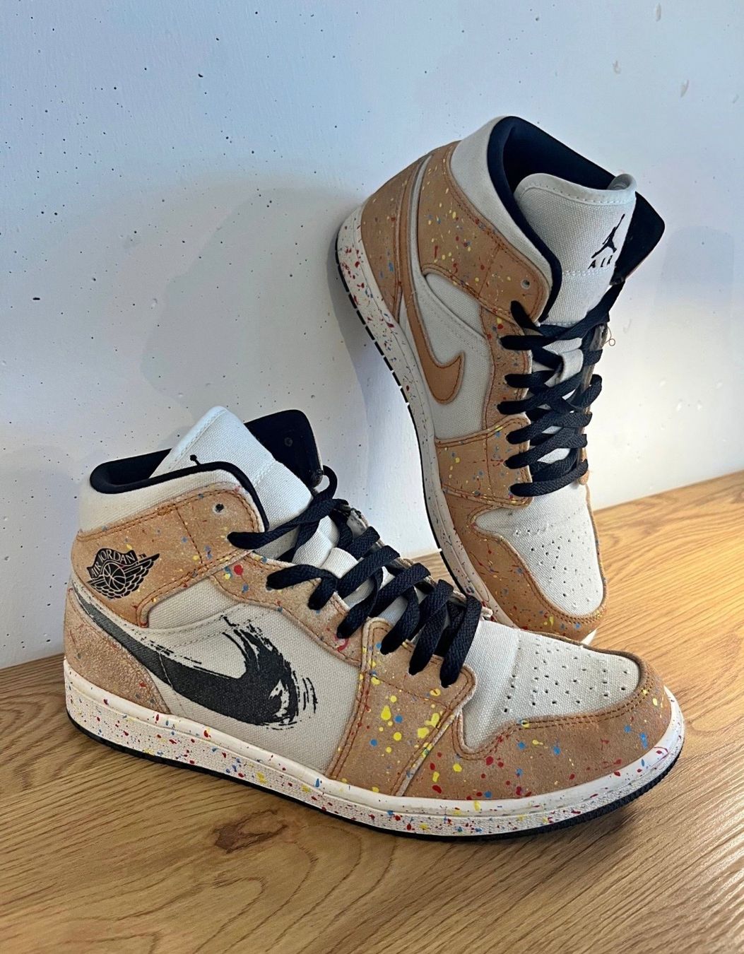 Jordan Scarpe da uomo: Jordan 1 Mid SE Brushstroke – Usato da Nyon venduto da pouet-pouet