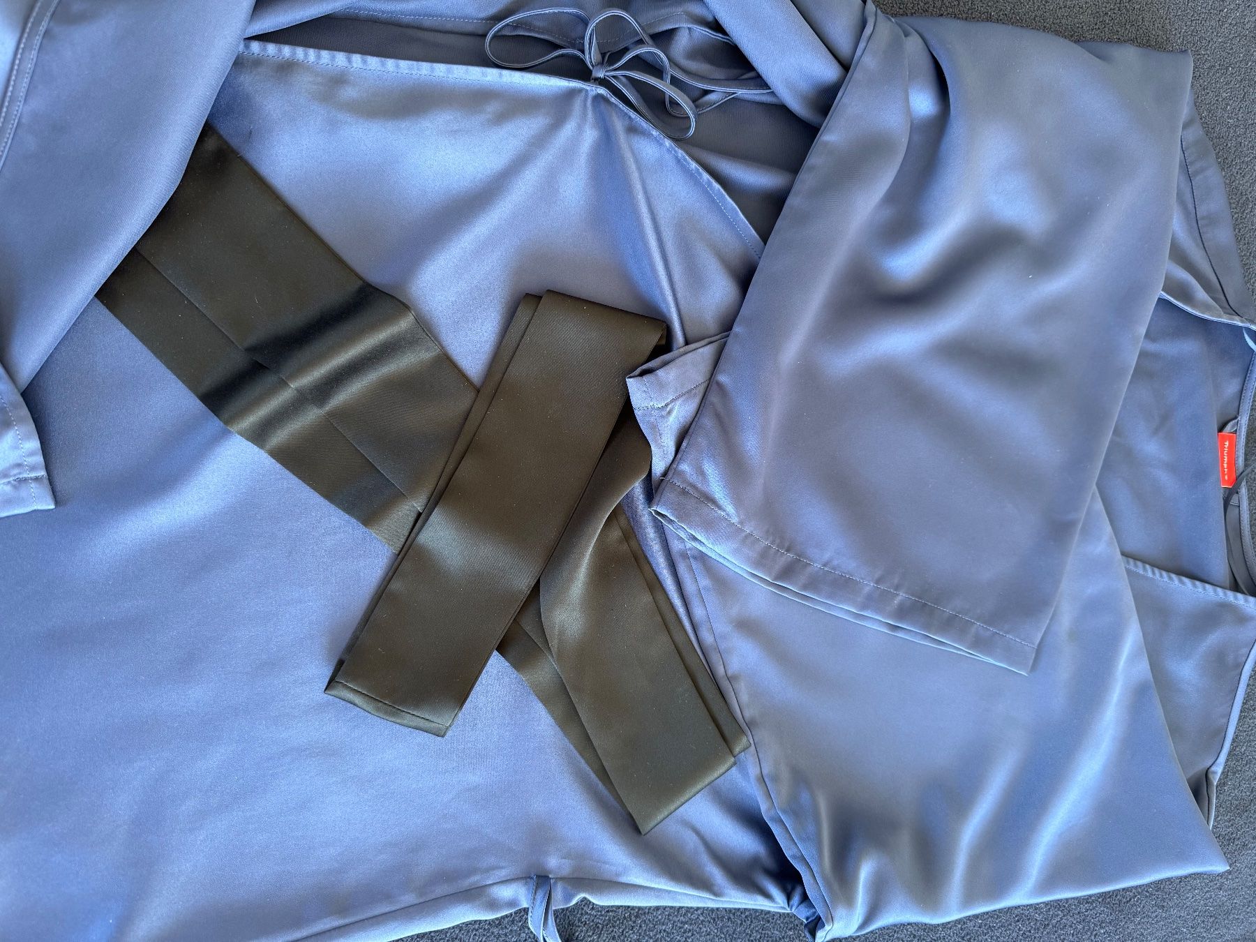 Arte internazionale: Triumph Satin-Bademantel Gr.38 – Usato da Wilen b. Wollerau venduto da chocolady 3