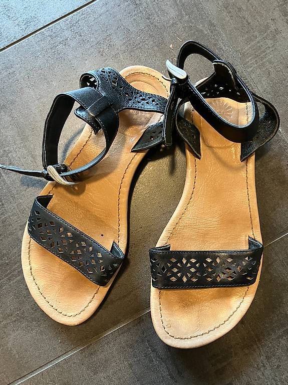Scarpe da donna: Sandalen von UGG, Grösse 37 – Usato da Romont BE venduto da chrinou